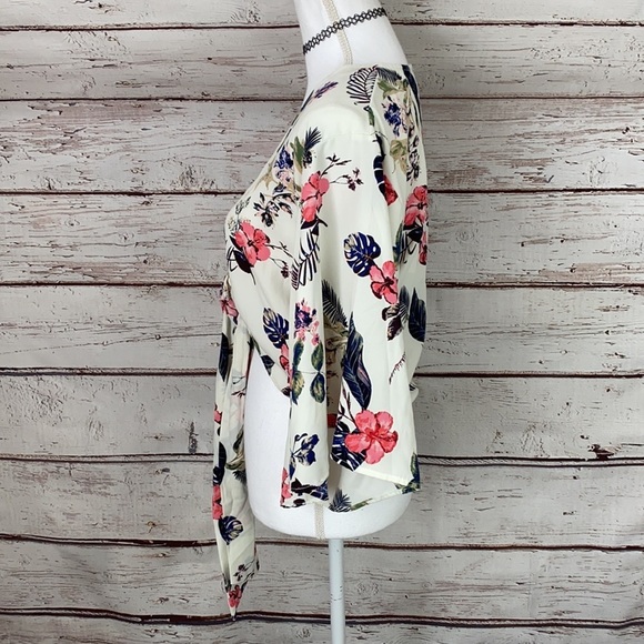 dee elly Small tie Front 3/4 sleeve blouse - Picture 3 of 9